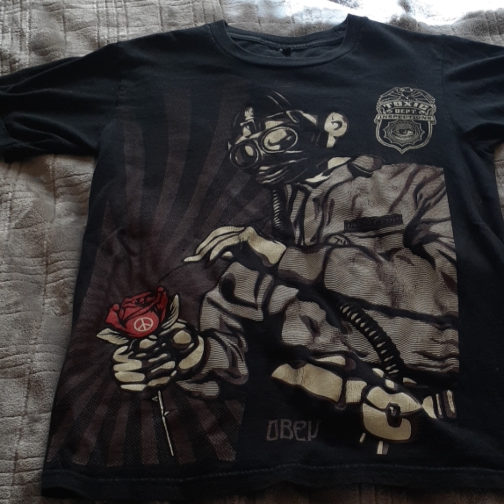 Medium obey shirt
